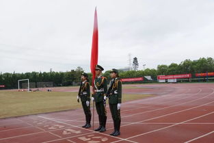 迷彩下的赤誠 軍訓匯演上，萌新們用汗水與創意告白祖國、致敬師旗